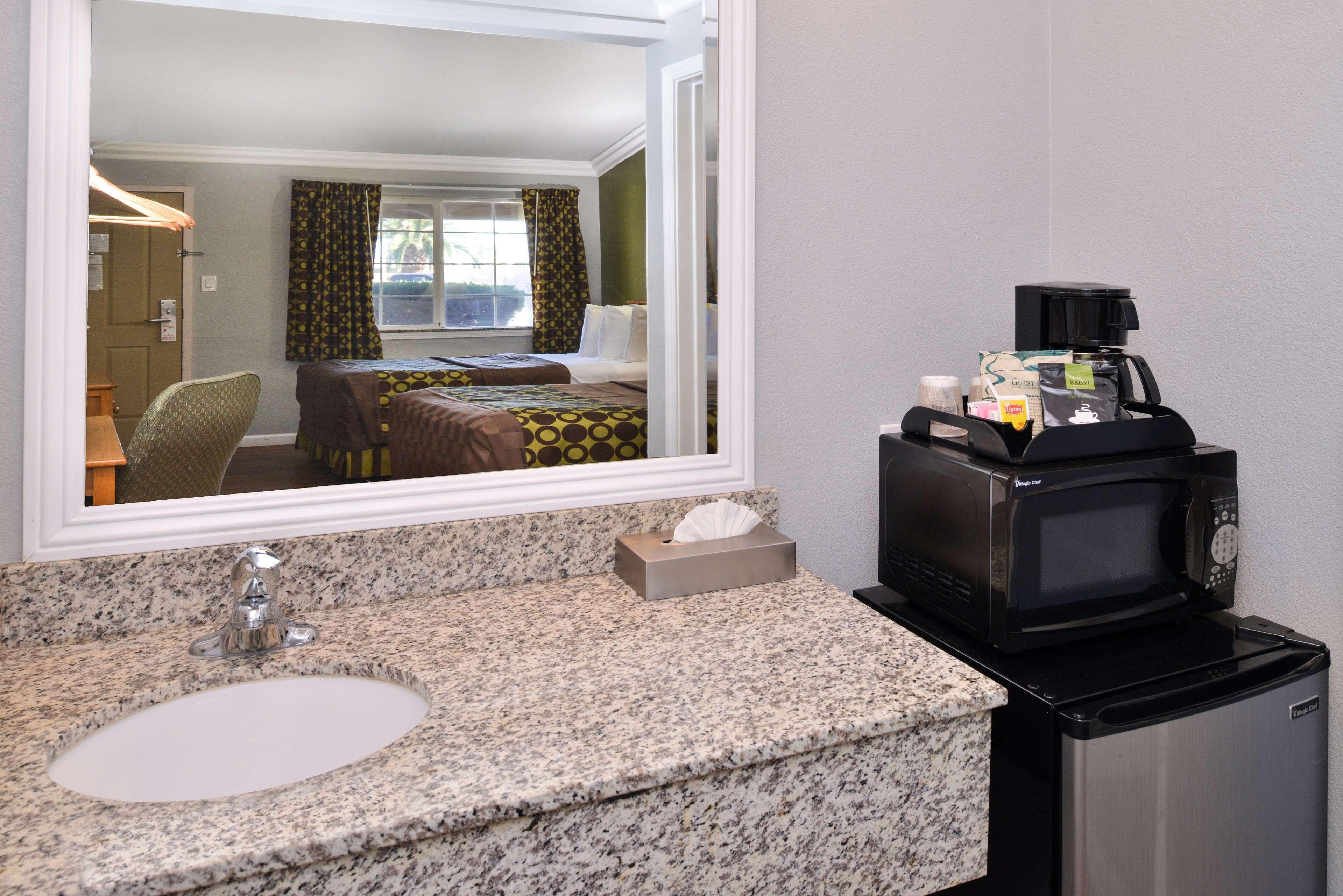 Americas Best Value Inn Los Banos Exterior photo